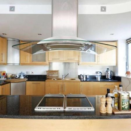 Peaceful Modern 2 Bedroom Flat With Water Views Londra Esterno foto