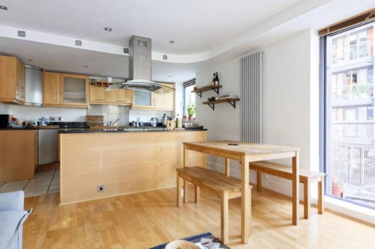 Peaceful Modern 2 Bedroom Flat With Water Views Londra Esterno foto