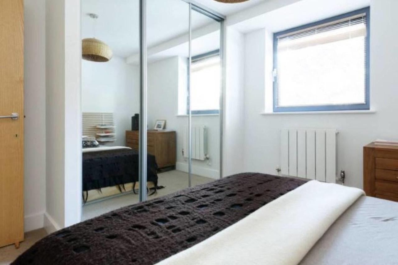 Peaceful Modern 2 Bedroom Flat With Water Views Londra Esterno foto