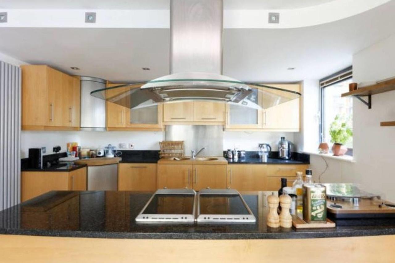Peaceful Modern 2 Bedroom Flat With Water Views Londra Esterno foto