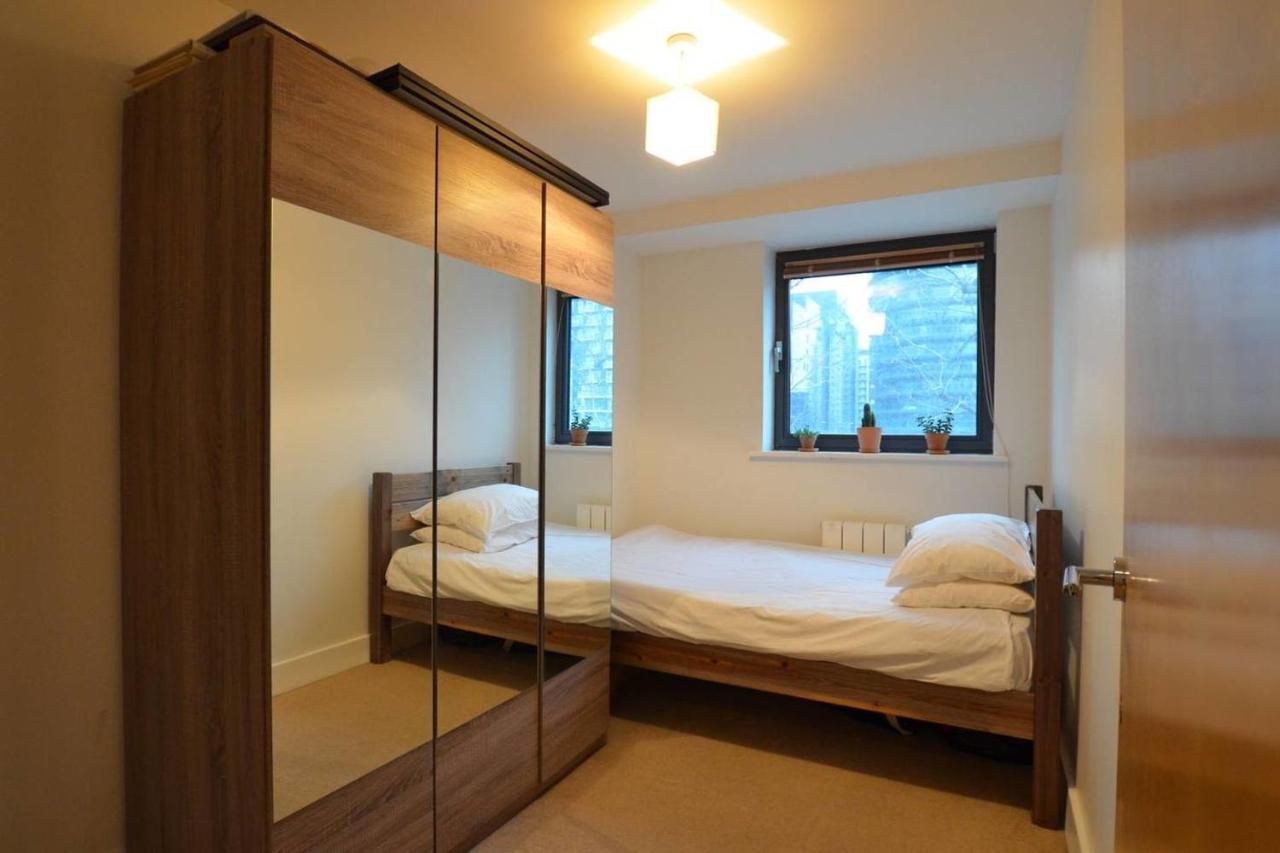 Peaceful Modern 2 Bedroom Flat With Water Views Londra Esterno foto