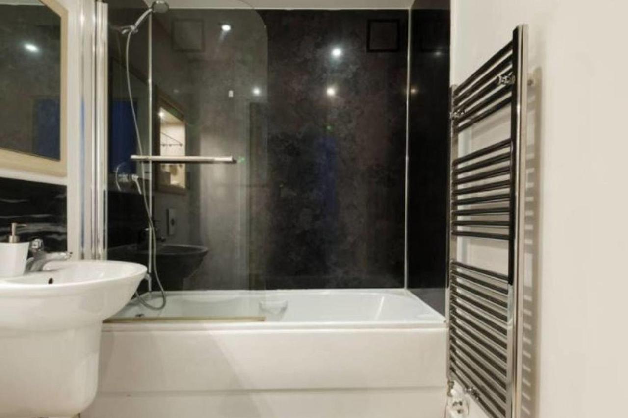 Peaceful Modern 2 Bedroom Flat With Water Views Londra Esterno foto