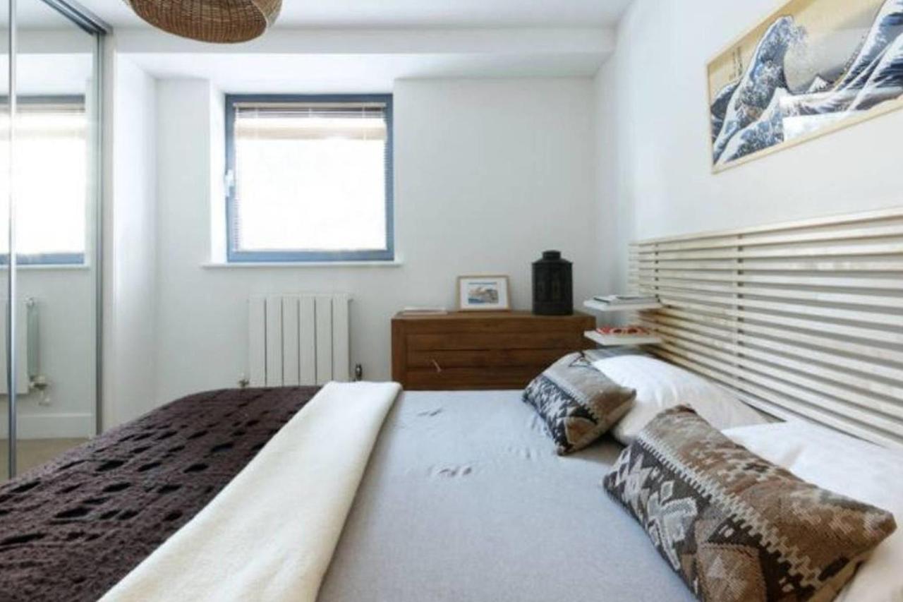 Peaceful Modern 2 Bedroom Flat With Water Views Londra Esterno foto